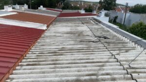 Manutenção de coberturas com limpeza detalhada