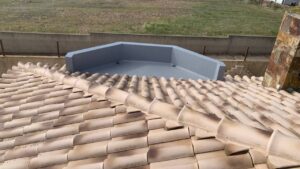 Manutenção de coberturas com revisão detalhada de telhas