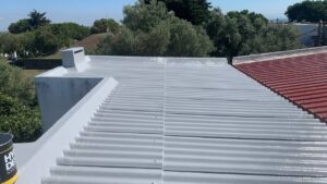 Manutenção de coberturas com rufos novos