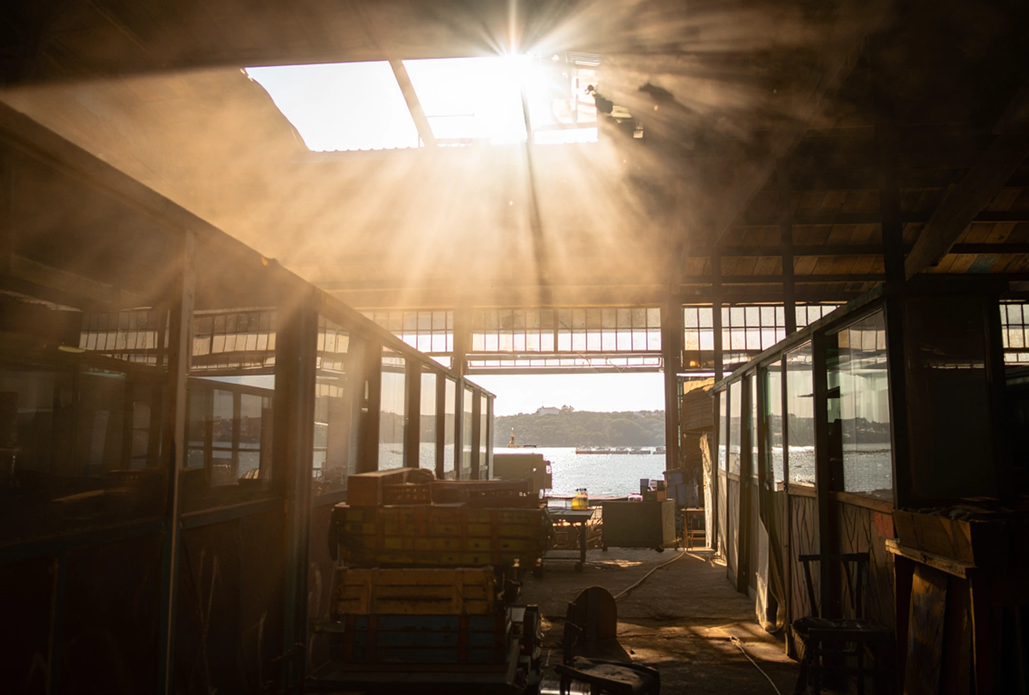 Substituição de Telhado em Armazém: Proteja Mercadorias e Lucro